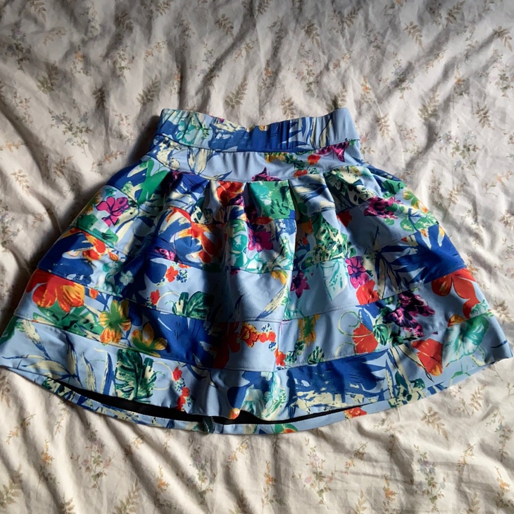 T-bags Los Angeles Cute floral blue mini skirt in good condition never worn